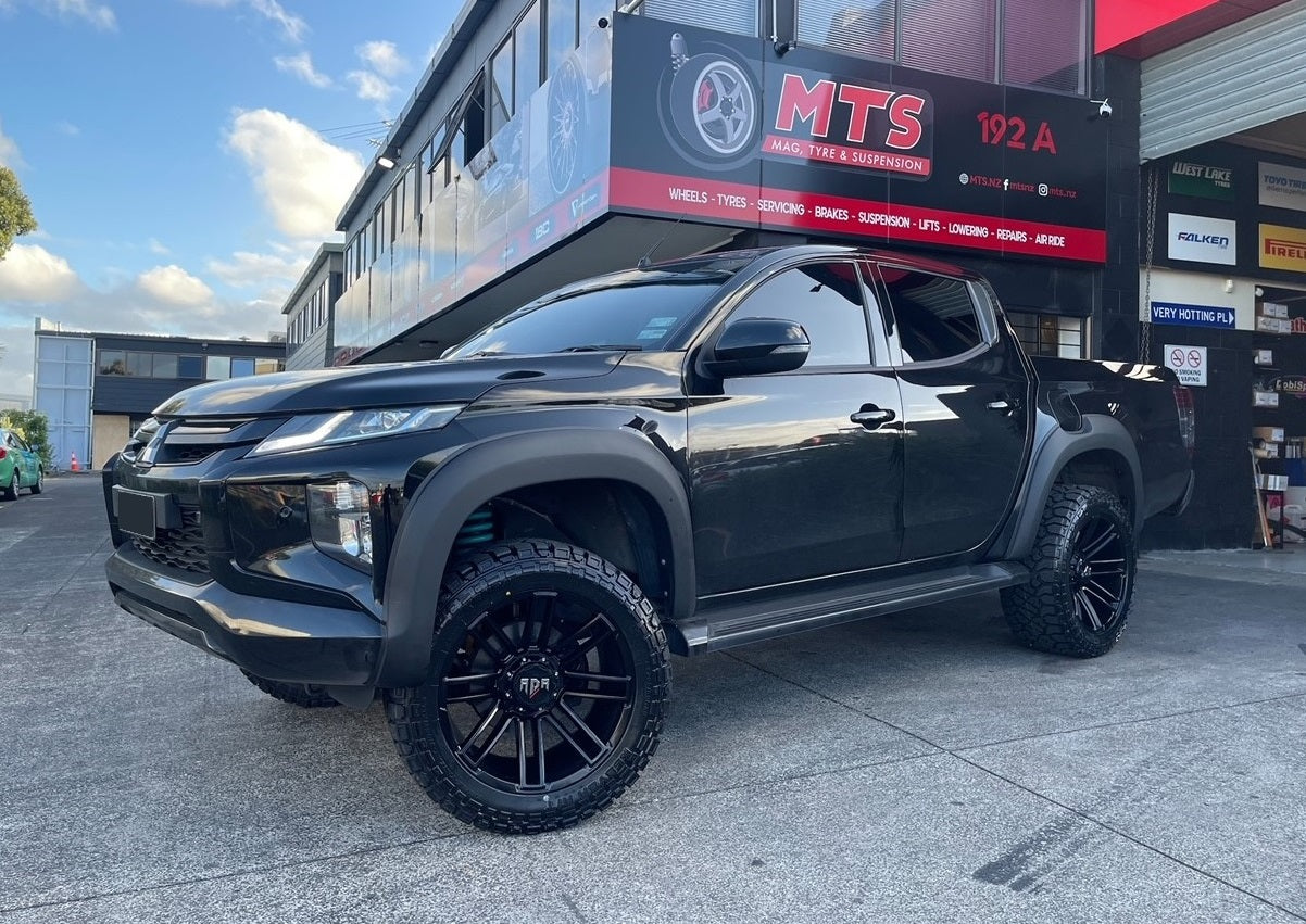 Mitsubishi Triton (2022) on 20x10" RDR RD27