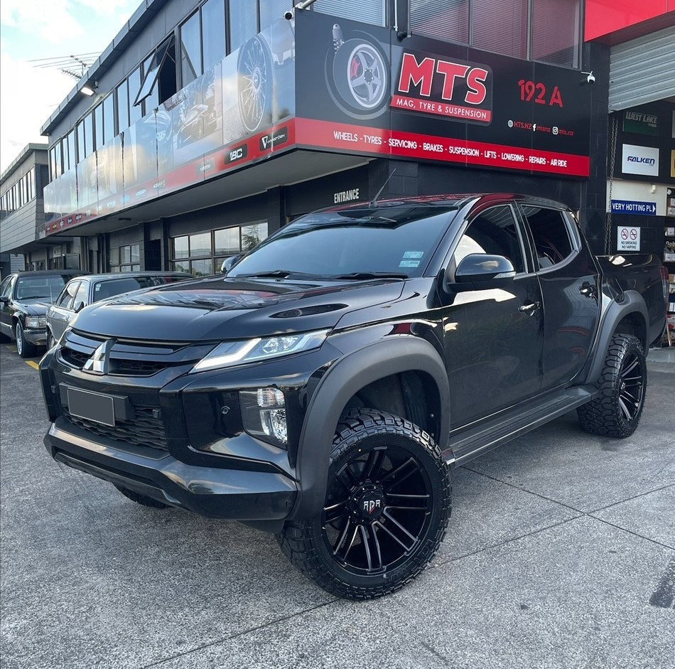 Mitsubishi Triton (2022) on 20x10" RDR RD27