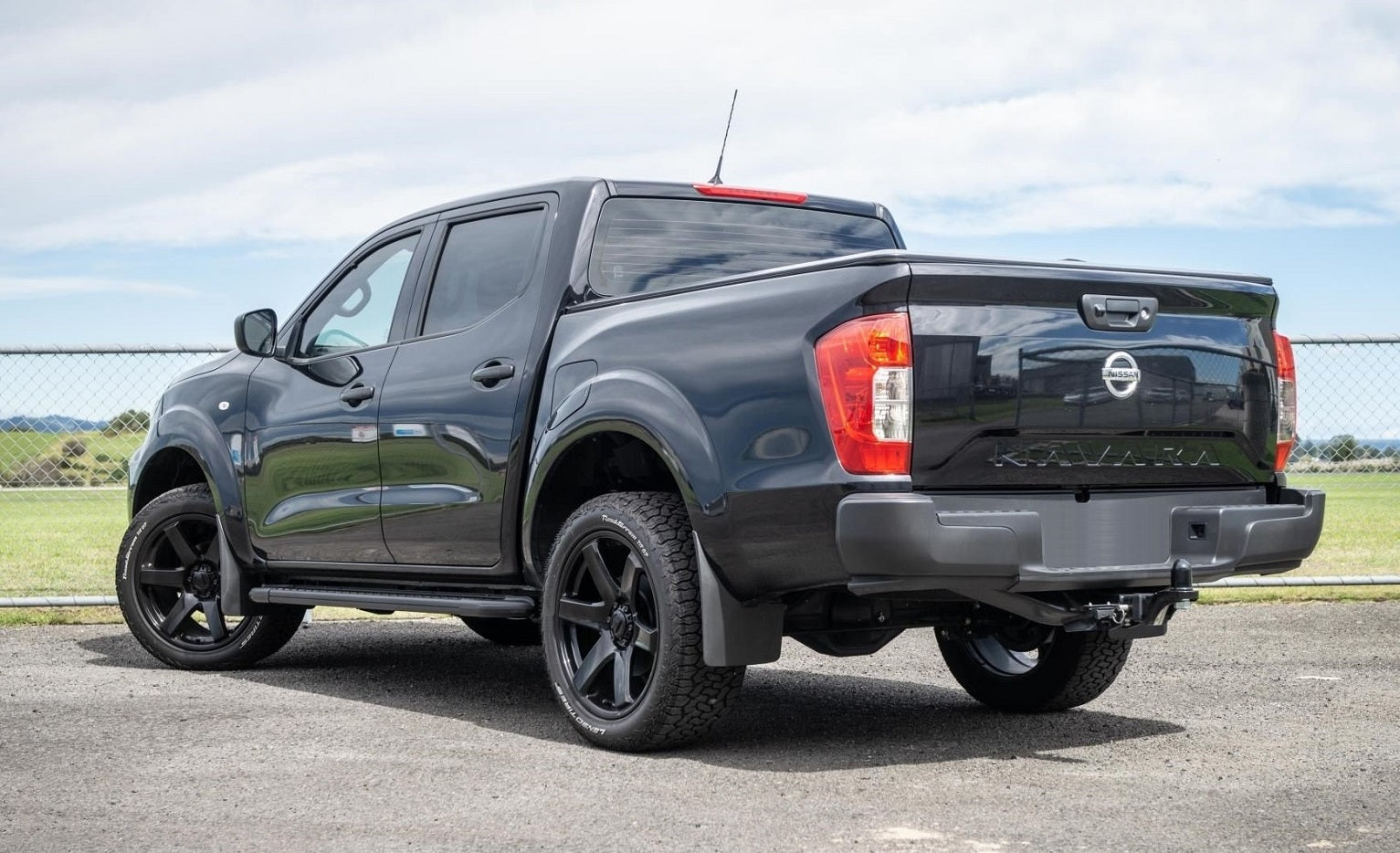 Nissan Navara SL (2021) on BGW Beast