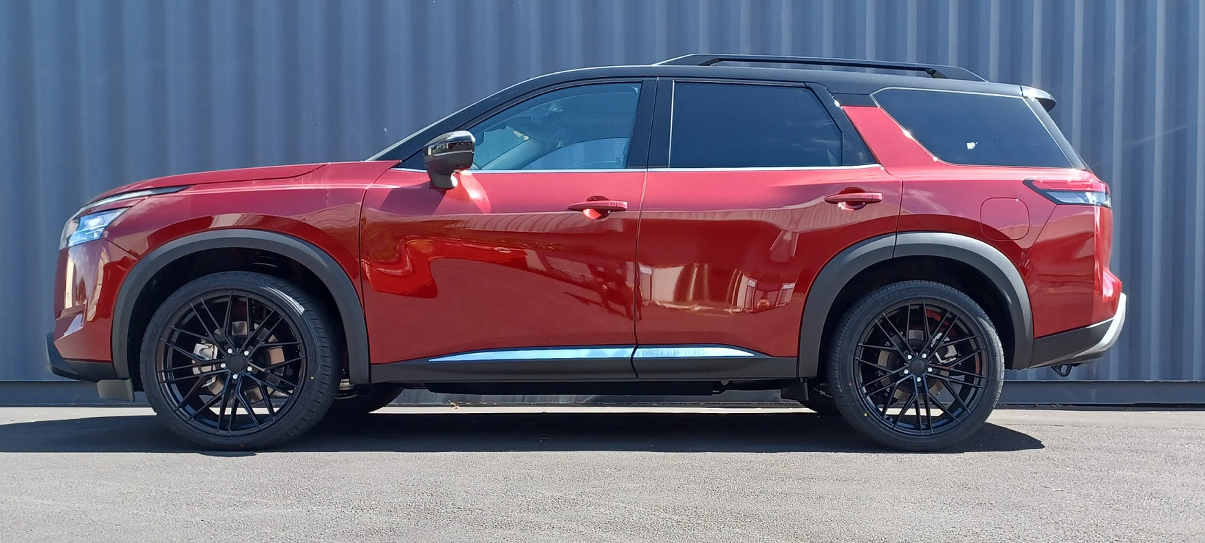 Nissan Pathfinder (2023) R53 on 22" BGW Prost