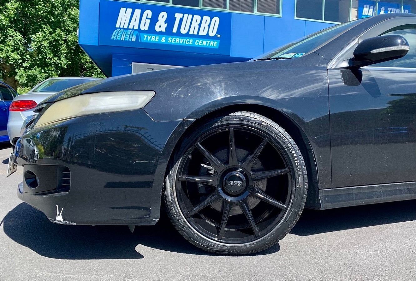 Honda Accord (2006) on 18" BGW Tech 9