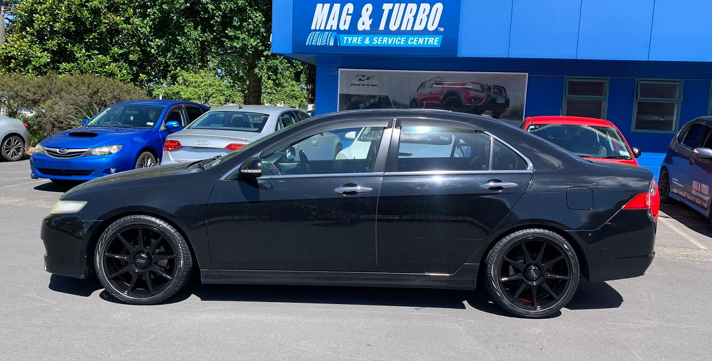 Honda Accord (2006) on 18" BGW Tech 9