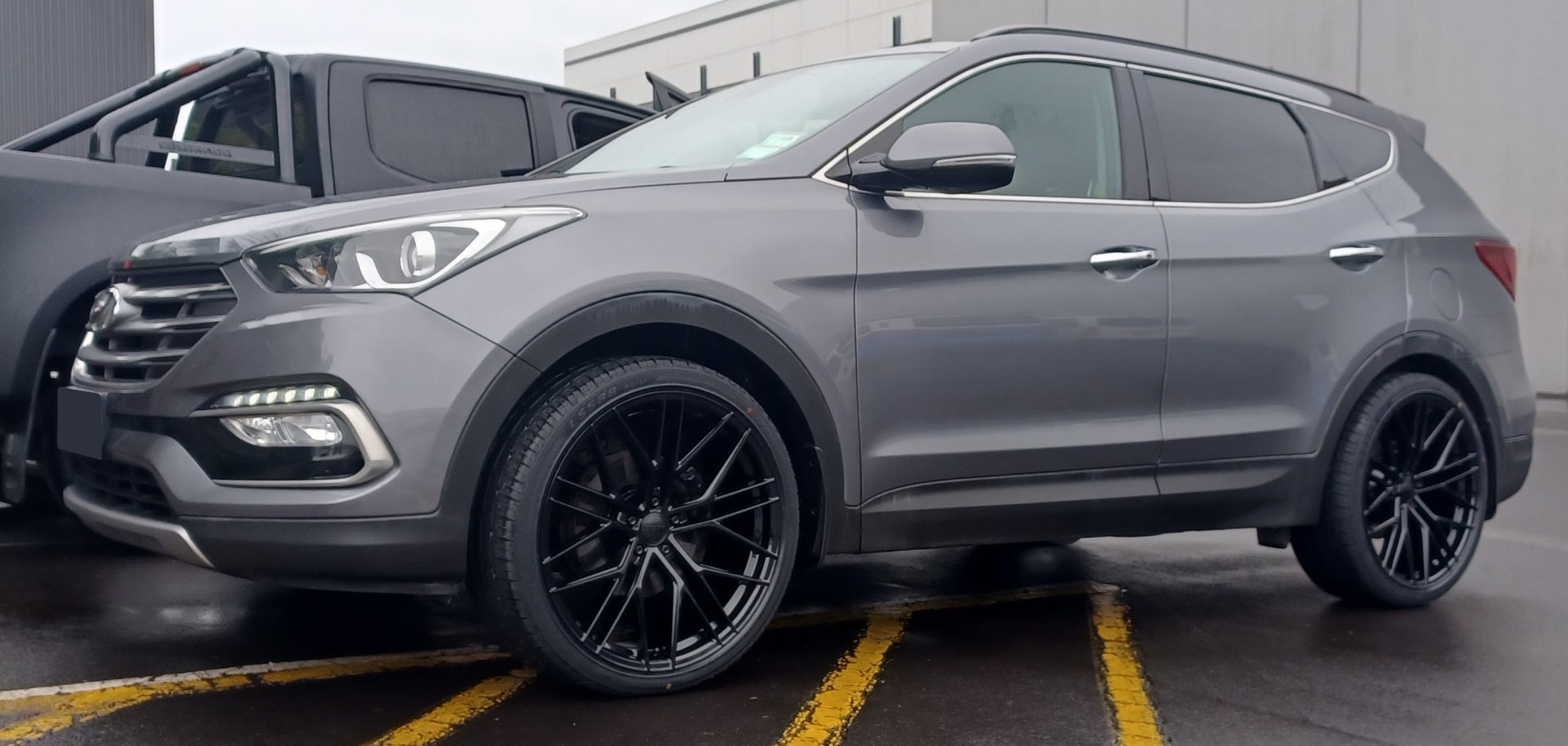 Hyundai Santa Fe on 22" BGW Prost