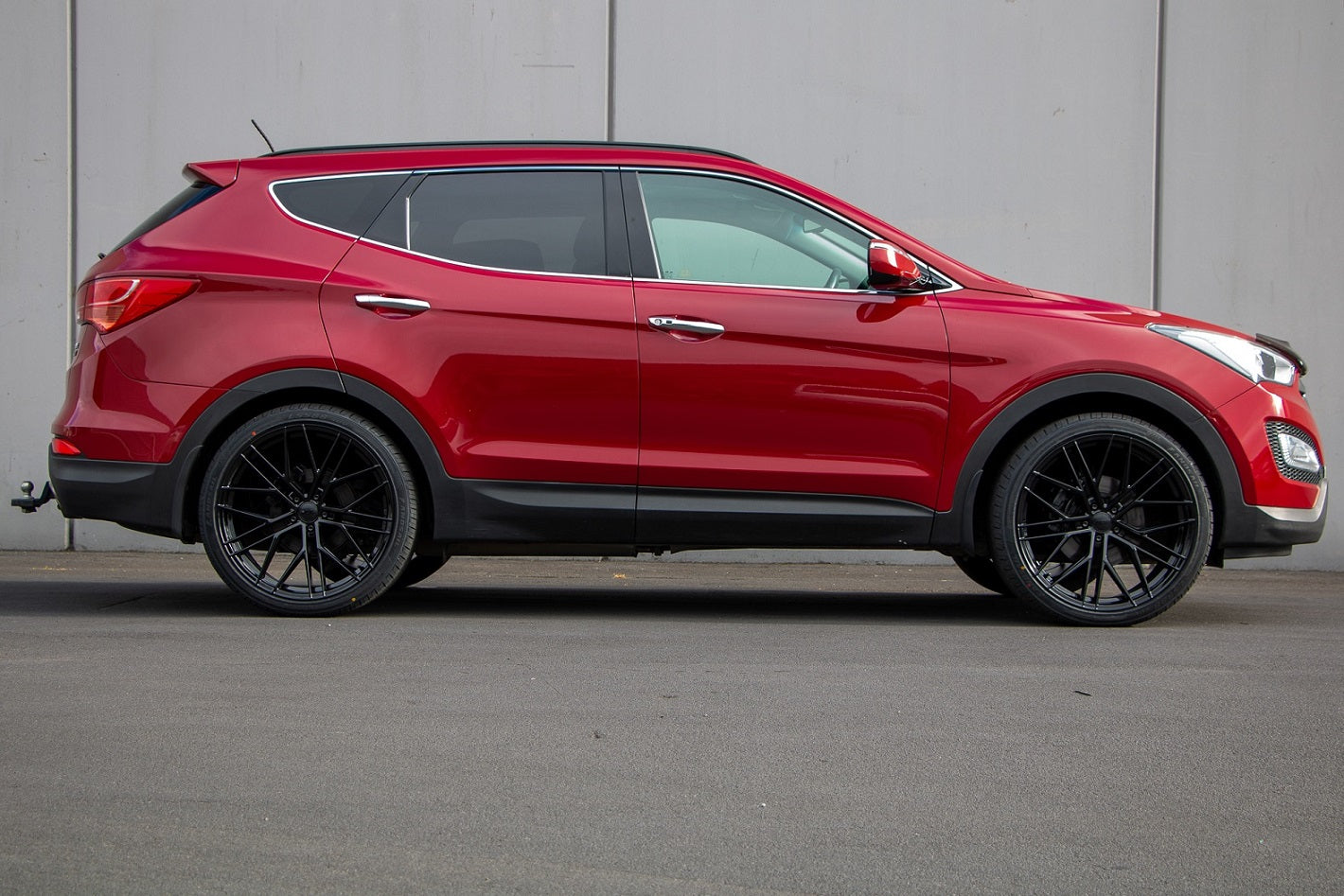 Hyundai Santa Fe (2013) on 22" BGW Prost