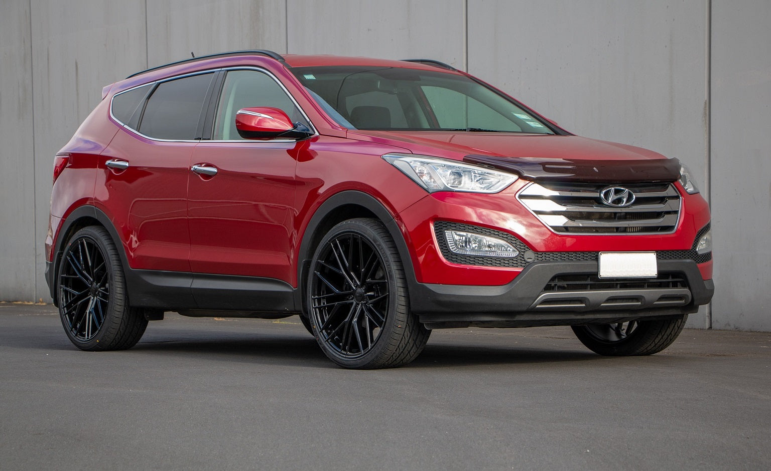 Hyundai Santa Fe (2013) on 22" BGW Prost