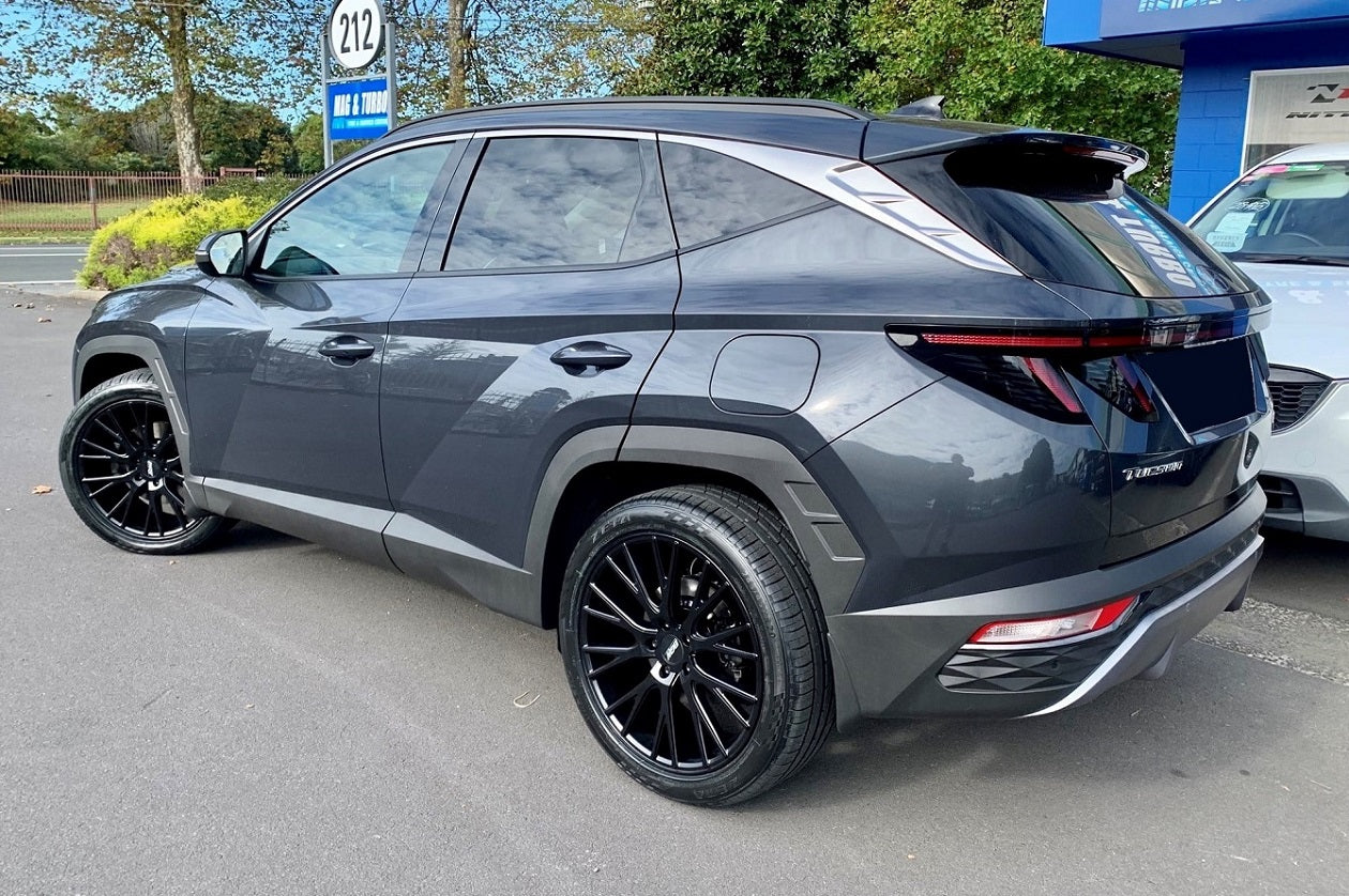 Hyundai Tucson (2022) on BGW Blackhawk