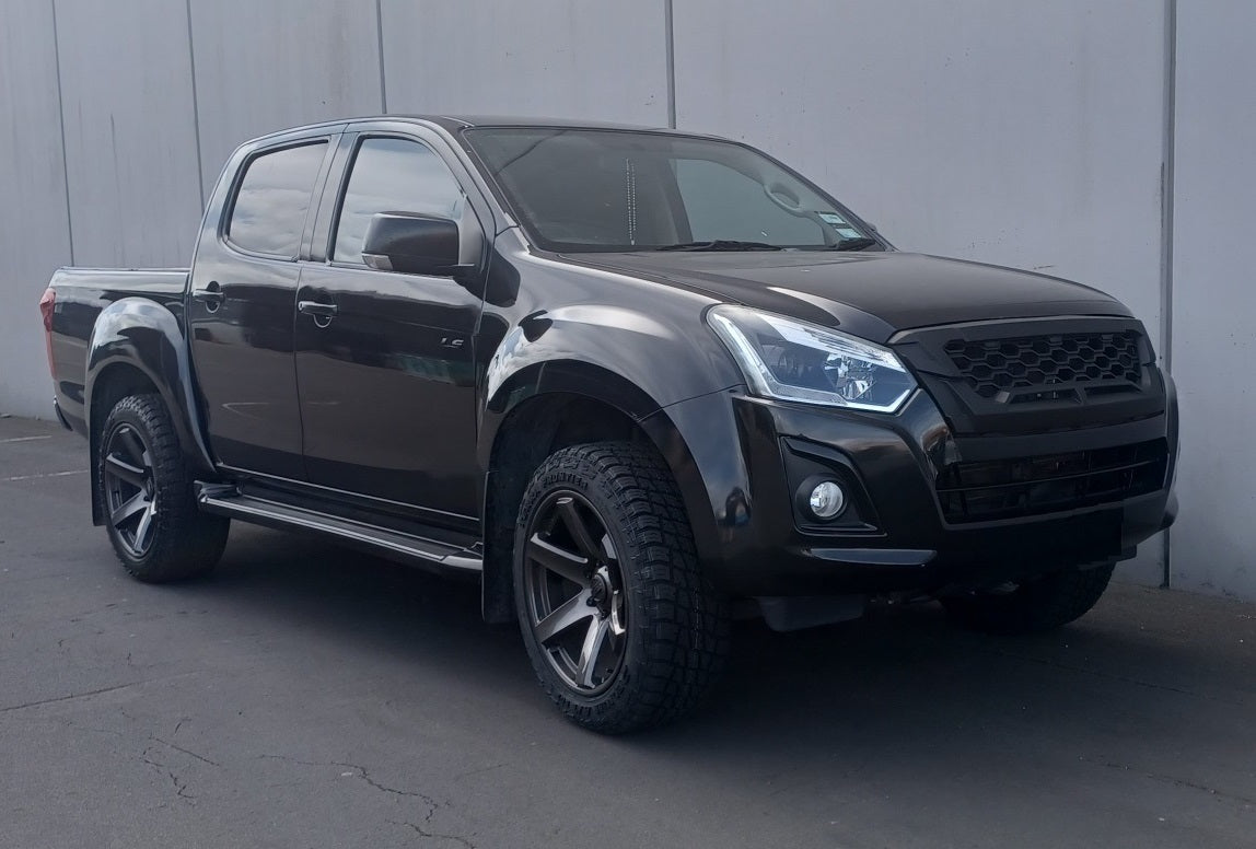 Isuzu D-Max (2017) on 20" BGW Beast