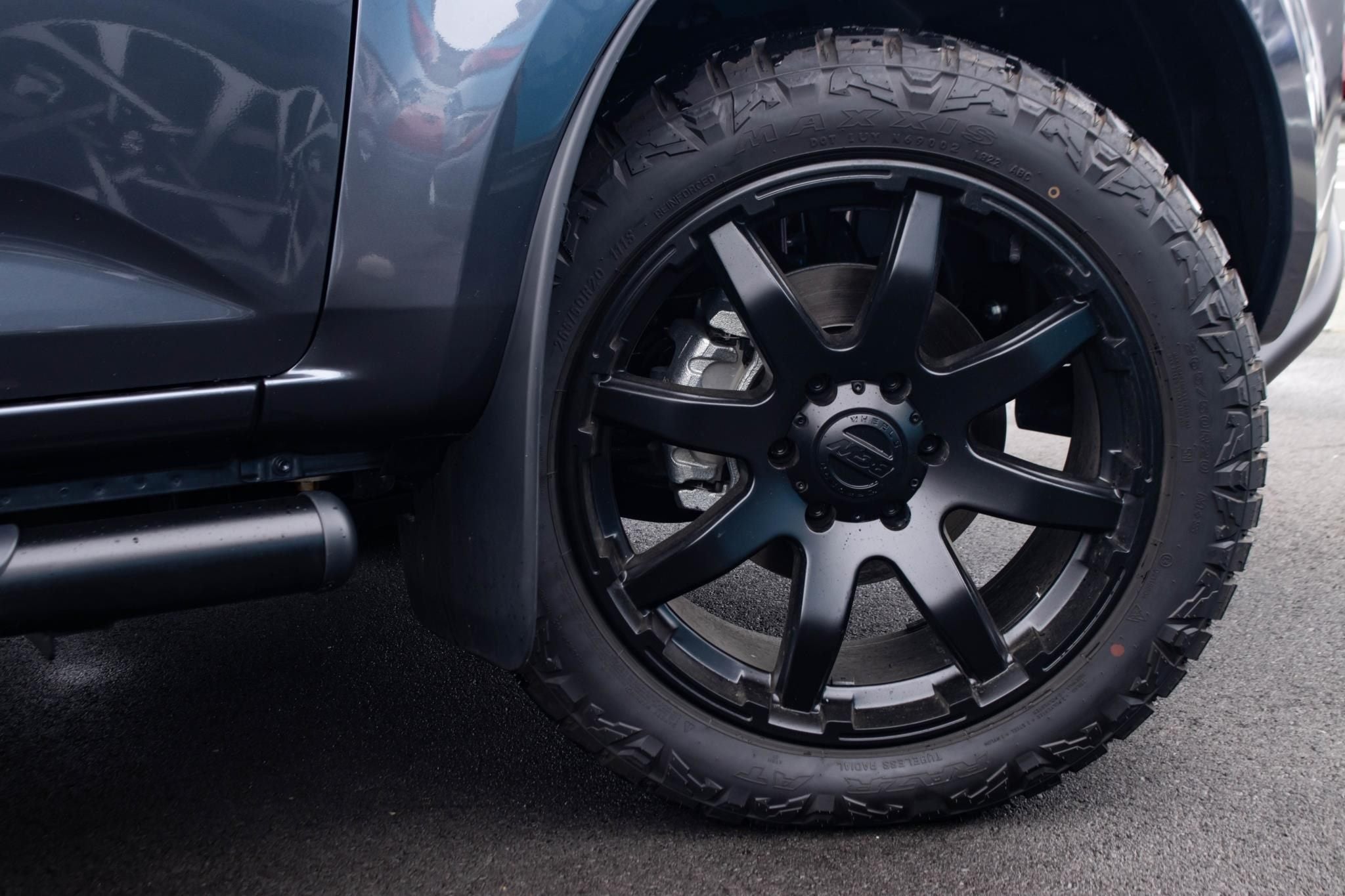 Isuzu D-Max (2022) on 20" BGW Motion