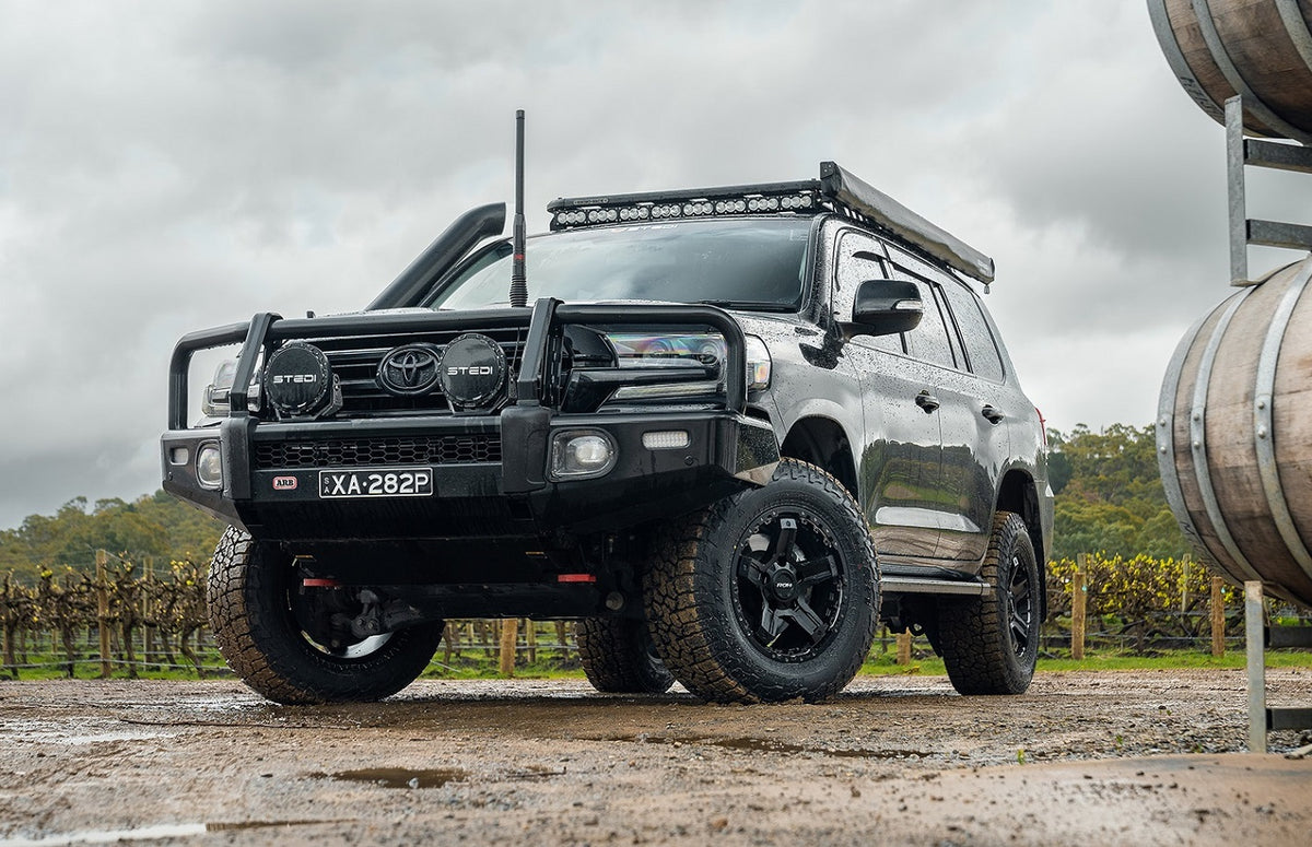 Toyota Land Cruiser 200 Series on ROH Rock 5