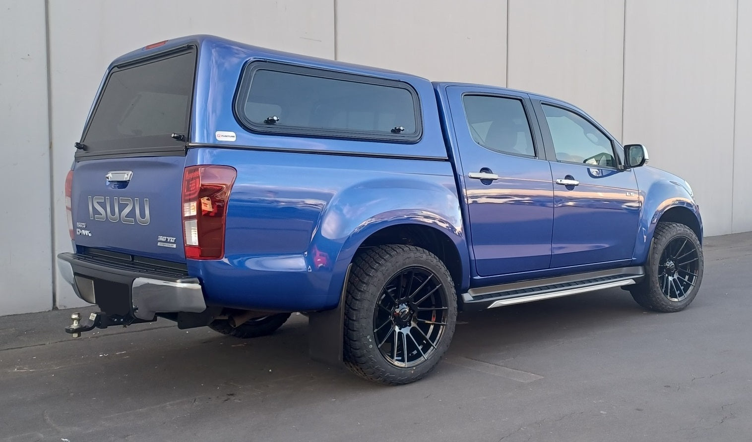 Isuzu D-Max (2017) on BGW Shadow