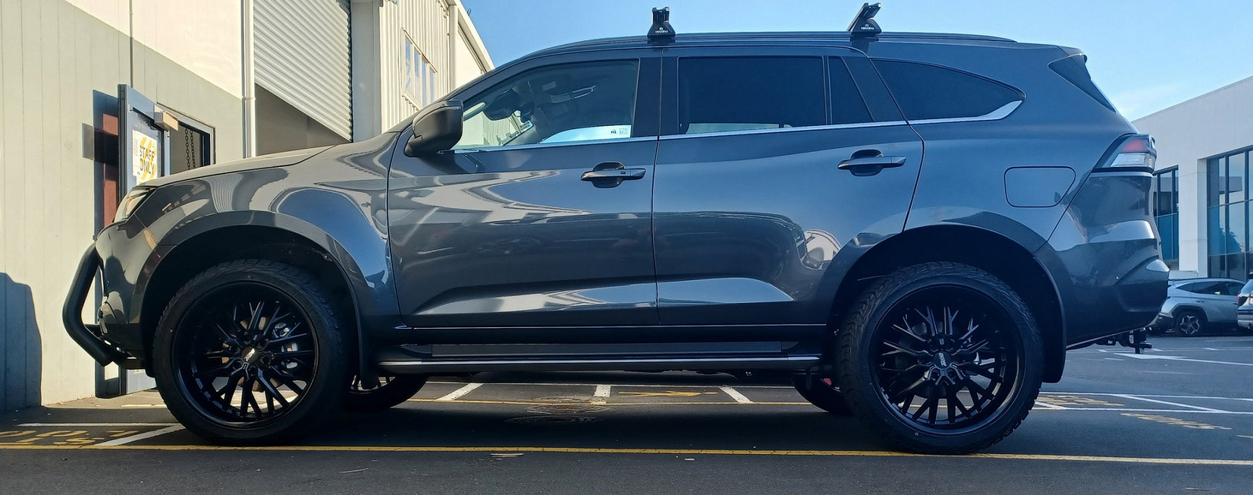 Isuzu MU-X (2022) on 22" BGW Insurgent