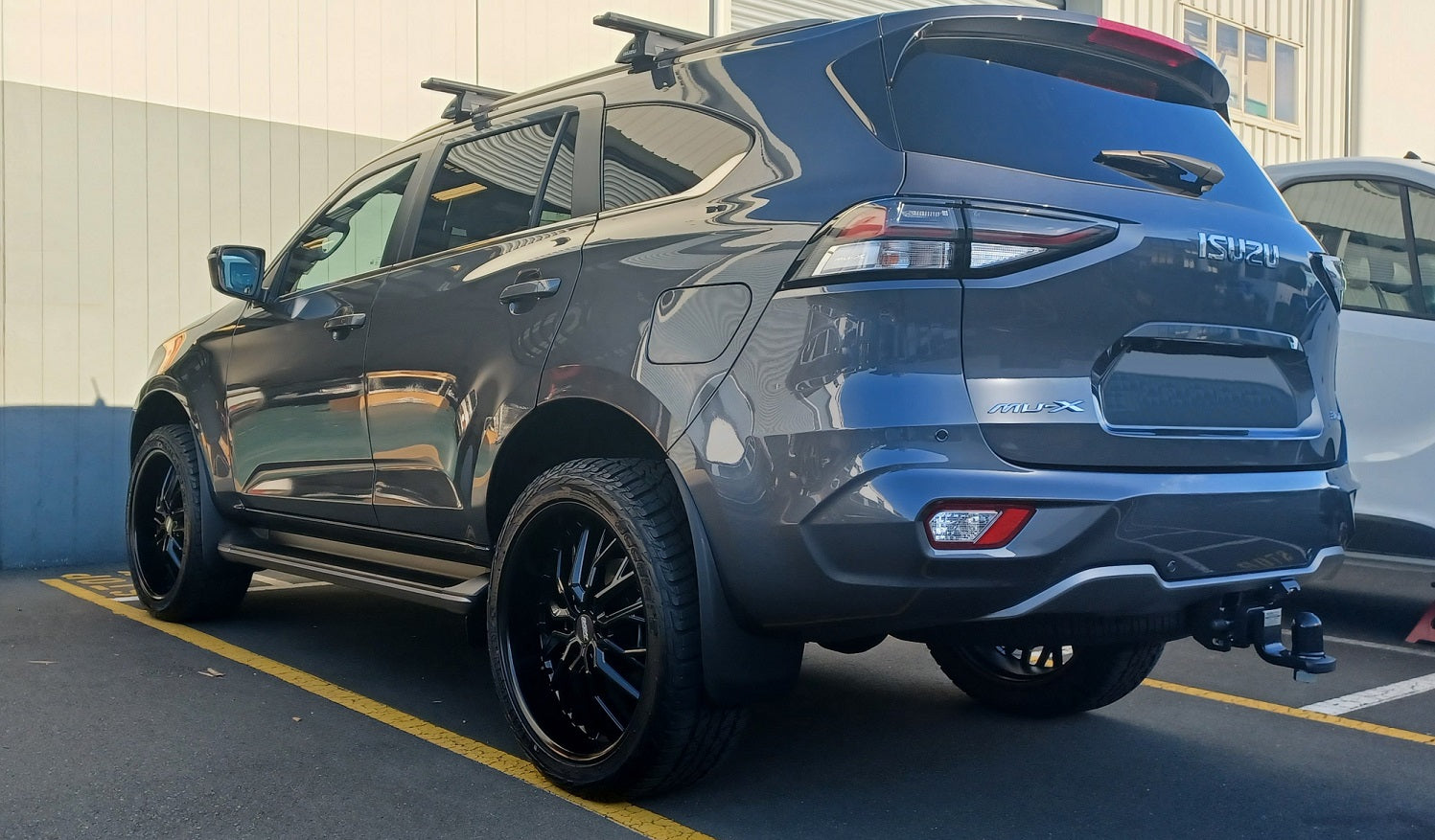 Isuzu MU-X (2022) on 22" BGW Insurgent