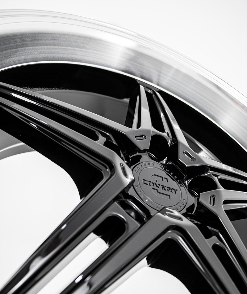 Load image into Gallery viewer, Covert Wheels CV5 Gloss Black w/Machined Lip
